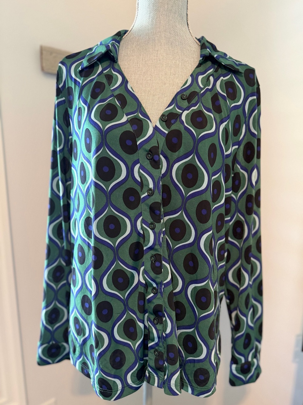 BLACK TAPE long sleeve satiny retro 70’s geometric psychedelic print blouse